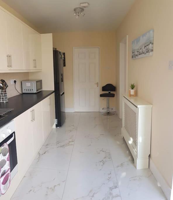 3 Bedroom 3 Bathroom House, Dublin Лукан Екстериор снимка