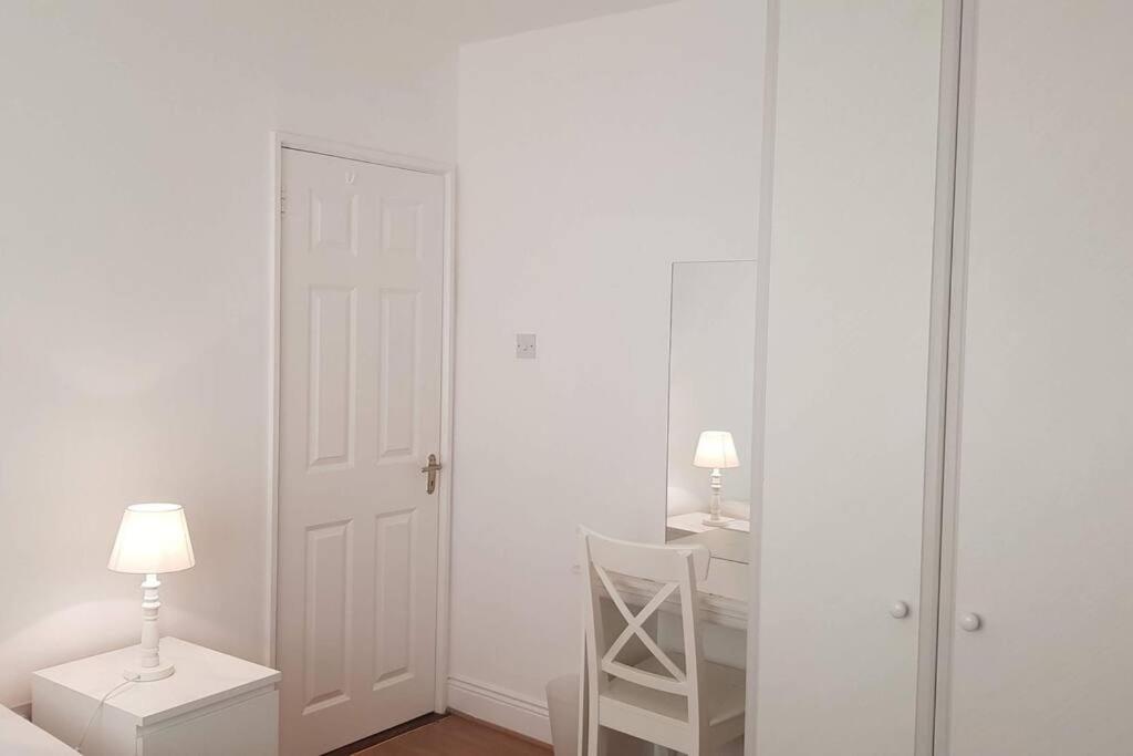 3 Bedroom 3 Bathroom House, Dublin Лукан Екстериор снимка