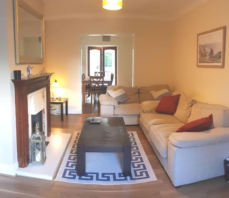 3 Bedroom 3 Bathroom House, Dublin Лукан Екстериор снимка
